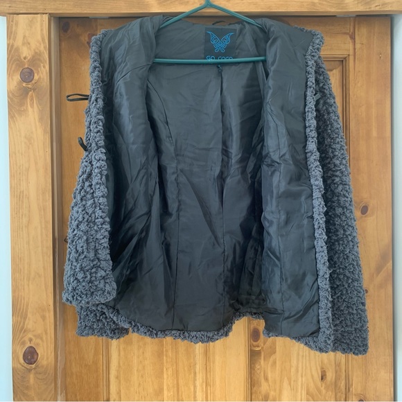 NWOT Go Coco super fun and fluffy grey toggle jacket size Small - Picture 12 of 14